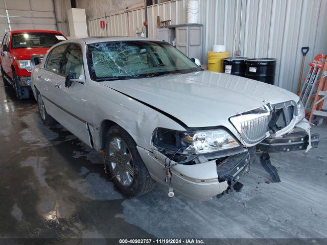  Salvage Lincoln Towncar