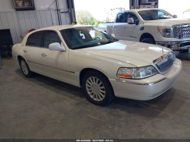  Salvage Lincoln Towncar