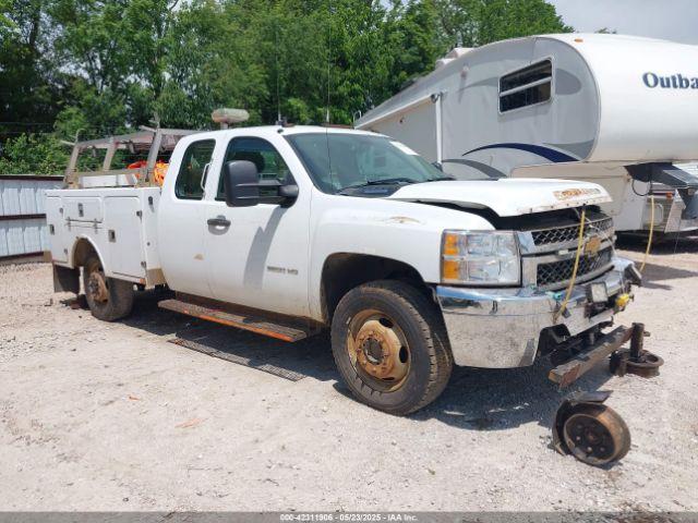  Salvage Chevrolet Silverado 2500