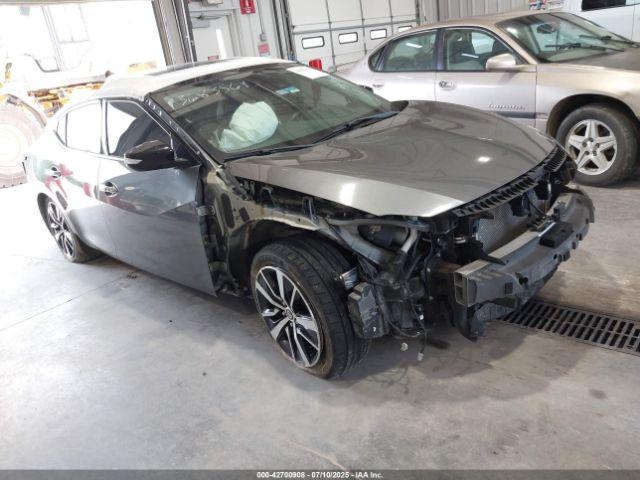  Salvage Nissan Maxima