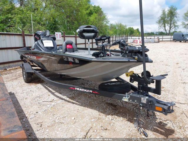  Salvage Tracker Marine Pro Team 195 Bass Boat  &