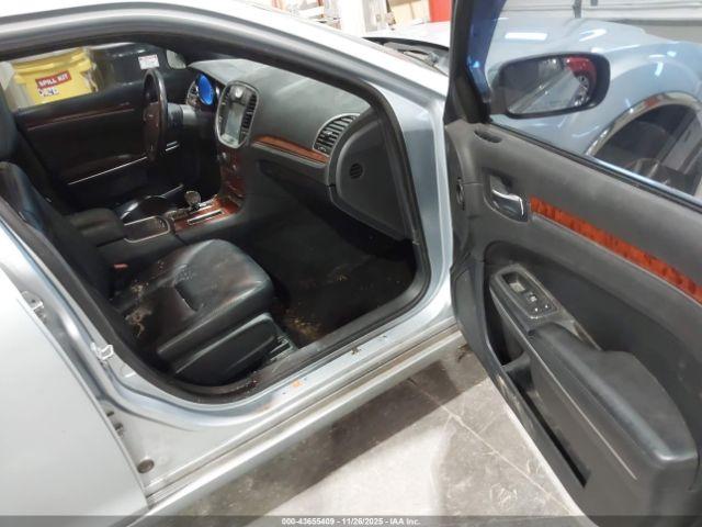 Chrysler 300 Motown Image 3