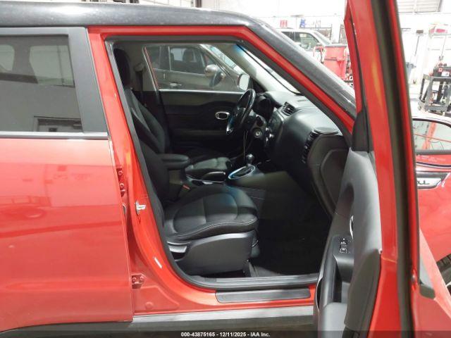 Kia Soul + Image 10