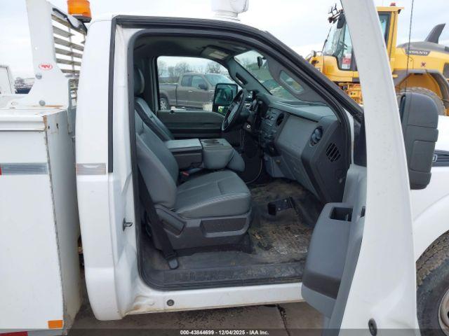 Ford F-250 Xl Image 3