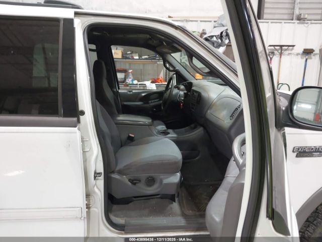 Ford Expedition Xlt Image 11