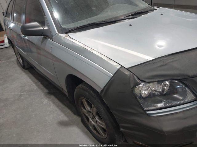 Chrysler Pacifica Touring Image 12