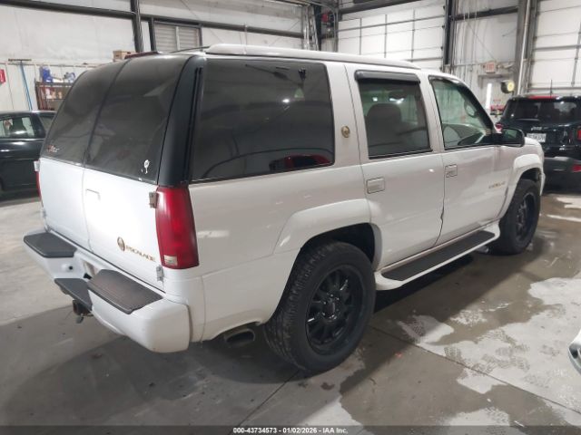 Cadillac Escalade Standard Image 6