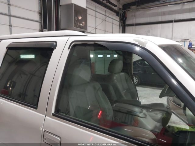 Cadillac Escalade Standard Image 7