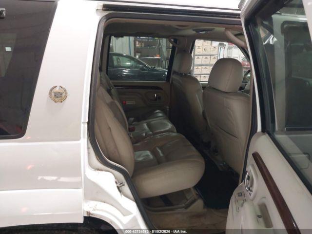 Cadillac Escalade Standard Image 9