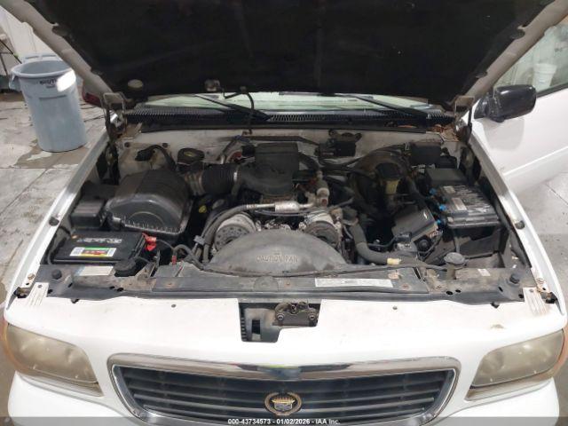 Cadillac Escalade Standard Image 11