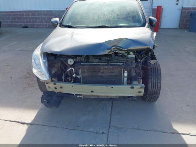 Nissan Versa 1.6 S+ Image 10