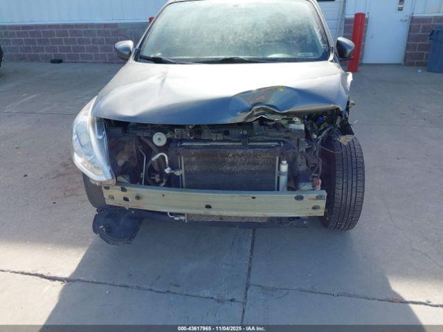 Nissan Versa 1.6 S+ Image 10