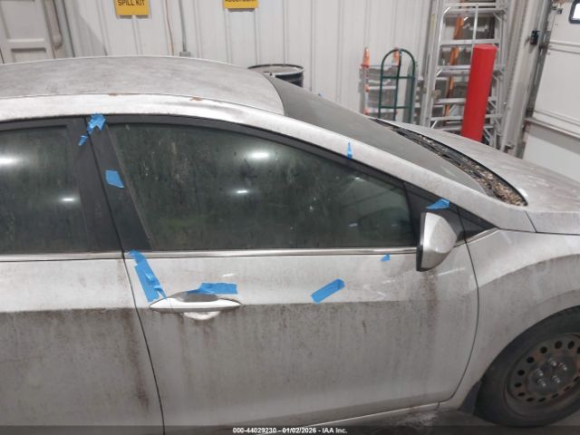 Hyundai ELANTRA Image 11