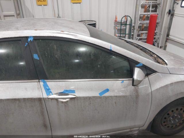 Hyundai ELANTRA Image 11