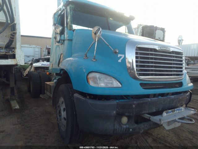 Freightliner Columbia 112 Image 2