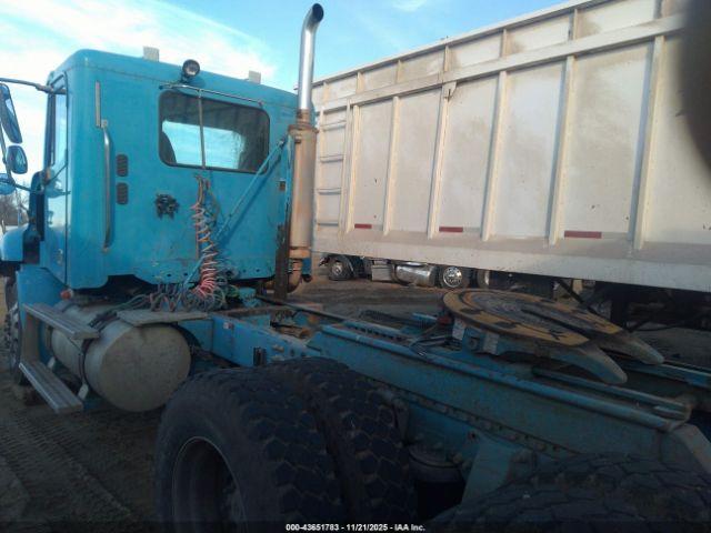 Freightliner Columbia 112 Image 10