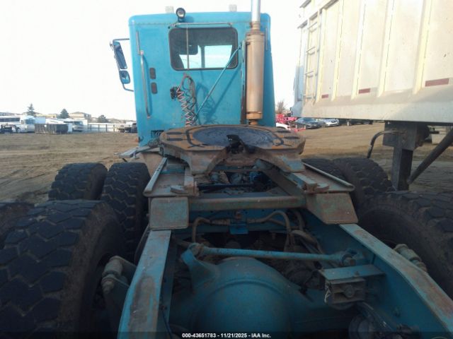 Freightliner Columbia 112 Image 4