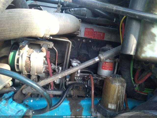 Freightliner Columbia 112 Image 8